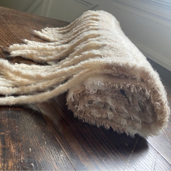 C’EST MOI ultra-soft neutral striped casual muffler scarf in tan & white acrylic - Picture 5 of 5